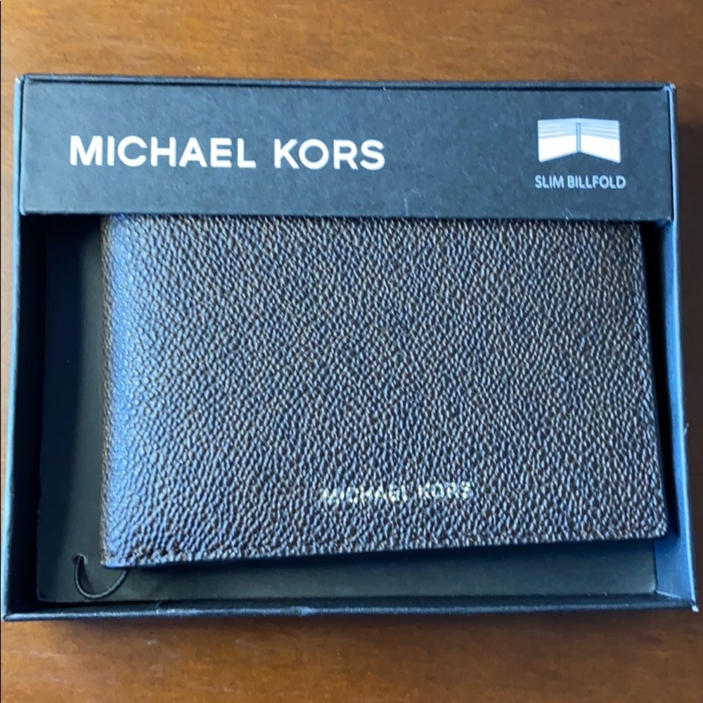 Jet Set MK Slim billfold wallet. - Picture 6 of 8